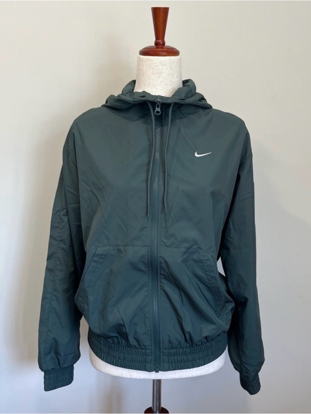 Nike Sportswear Classic Woven Women's Loose UV Hooded Jacket Dark Green S